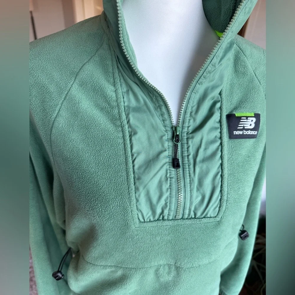 New Balance XS Green Women’s Half Zip Fleece Pullover - Picture 2 of 10